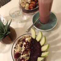 açaí bowls and pink chai latte  at Urbano Specialty Coffee in Madrid