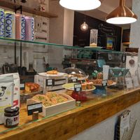 inside at Urbano Specialty Coffee in Madrid