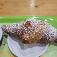 Croissant con crema vegana.. casi vacío at Cooofe Bar in Barcelona