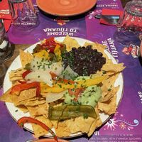 Nachos porzione media con topping veg (guacamole, cipolle, peperoni, purea di fagioli e jalapeño)  at Tijuana in Florence