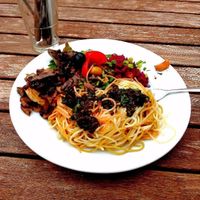 Spaghetti, mushrooms, salad... at Eethuis De Zon in The Hague