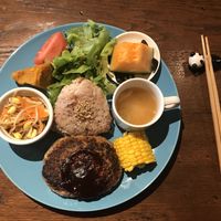 Hamburger  at Neu Cat Cafe in Osaka