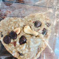 galleta de mantequilla cacahuate y nueces  at JuiceUs in Brownsville