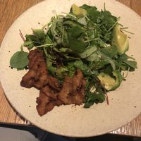 アボカドとソイミートヘルシーベジサラダ Avocado and soy meat healthy veggie salad at Latte Graphic in Tokyo