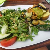 Jacket potato 'Bunt' with salad, guacamole and grilled veggies at Stadtflair in Koblenz