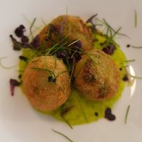 Falafel di piselli con gazpacho di sedano e mela verde at La Finestra in Treviso