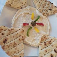 Homemade hummus 😋 at Wine & Roses in Planos
