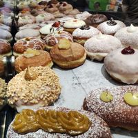 Le prime quattro file di donut sono vegane!! at The Hot Donut in Dublin