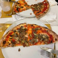 Vegan truffle pizza with artichokes  at La Sosta degli Artisti in Genoa