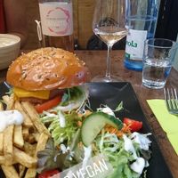 Hamburger beyond meat at Bulldog Vegan in Paris