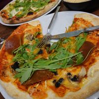 pizza! at Bulldog Vegan in Paris