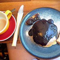 Vegane Pancakes mit veganer Schokososse und Banane at Budapest Baristas in Budapest