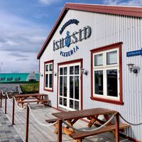 Outdoor sitting area at Ishusid in Hofn I Hornafirdi