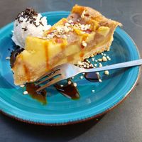 Apple cake, good but half frozen at Pipoca in Murcia