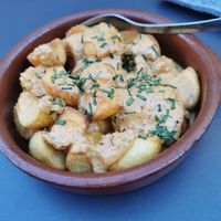 Tasty potatoes with chimichurri at Pipoca in Murcia