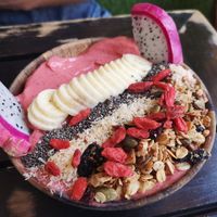 Smoothie bowl with granola, Goji berries, chia seeds, dragon fruit and banana🍌🍒 at Unni's in Koh Phi Phi