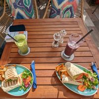 Wrap poulet + Green détox / Wrap houmous + boissons protéines VEGAN at Bar Ocea in Mallorca