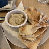 Hummus and flat bread at Kind in Looe