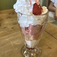 Strawberry sundae at Kind in Looe