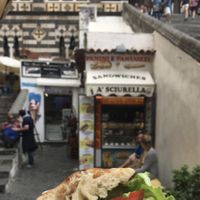 This gives you an idea of location, next to the main steps  at A'Sciurella in Amalfi