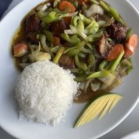 Veganes Huhn mit BBQ-Sauce und Gemüse  at Vegefarm in Bremen