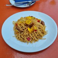 Mittagsmenüoption - gebratene Nudeln mit Schwein und Gemüse at Vegefarm in Bremen