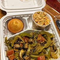 Bella Curry with cornbread and pasta salad at Willowbeez Soulveg in Columbus