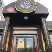 Frontdoor at Lyublyu i Blagodaryu in Yekaterinburg