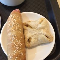Vegan Hot Dog, spicy pastry at Lyublyu i Blagodaryu in Yekaterinburg