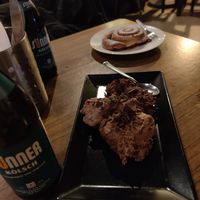 Riesen Zimtschnecke, Schokomouse, Kölsch at Trash Chic in Cologne