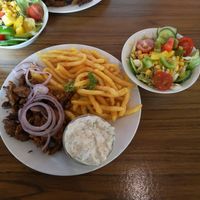 Gyros, mit Tzatziki, Pommes und Beilagensalat at Trash Chic in Cologne