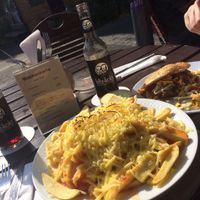 vegane Cheese and Chili fries + Pulled-Vork-Burger mit Jackfruit  at Trash Chic in Cologne