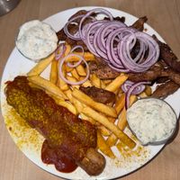 Taxiteller (2x Tzaziki) at Trash Chic in Cologne