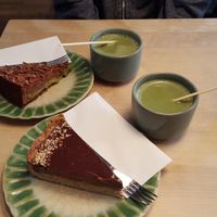 Chocolate avocado cake, hazelnut/almond cake, matcha lattes at Tushita in Munich