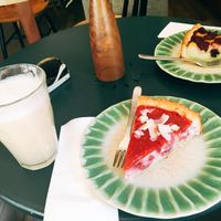 raspberry-coconut-cake & cherry cheesecake at Tushita in Munich
