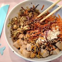 Thai bowl with quinoa, tofu, carrots, chia seeds, vegetables, soy sauce at Poke House in Milan