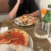 pizza al marinara  at Marghe in Milan