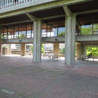 This is when standing under the lecture hall looking over far to the other side, there is the brown sign, that's where the cafe is. at meguri zen in Nagakute