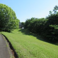At the far end there is a brown sign board where the cars are...that's where it is. at meguri zen in Nagakute