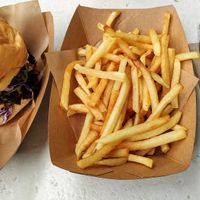 Hamburguesa Mr. Mitra o y patatas fritas at The Cocinita in Miami