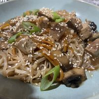 Noodles vegan con verdure e tofu affumicato at Veggies in Tirana