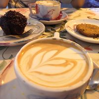 Cafés especiales: cardamomo y campesino at Cote Cafe in Zarzalejo