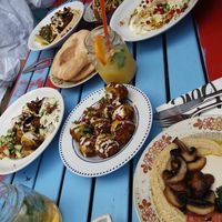 Füll table at Mr and Mrs Humus in Bonn