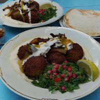 Falafel Humus, Blumenkohl Mezze at Mr and Mrs Humus in Bonn