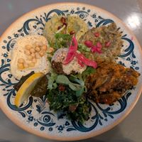 Vegan mixed plate at Le Daily Syrien Veggie in Paris