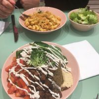 Mac and cheese and Hollywood bowl at The Lala in Vienna