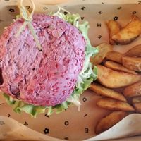 Bloom Burger con patatine at Flower Burger in Bologna