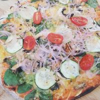 Pizza vegana at L'Espurna in Olot