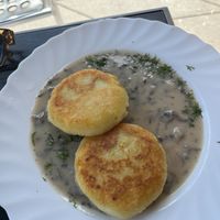 „Žemaičių blynai“ - Kartoffelpuffer gefüllt mit Pilzen   at Vilties Vaistinės Arbatine in Kaunas