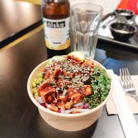 🌱 MAHALO BOWL 
💭 It is mainly raw vegetables and you choose the protein, carb, toppings and dressing that you want to have with it. I ordered mine with cooked tofu and sushi  at Po-K in Sliema